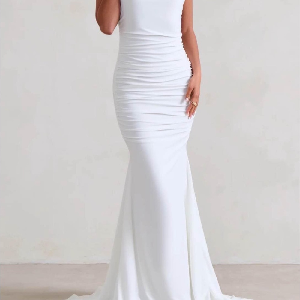 Fitted White Sleeveless Dress
